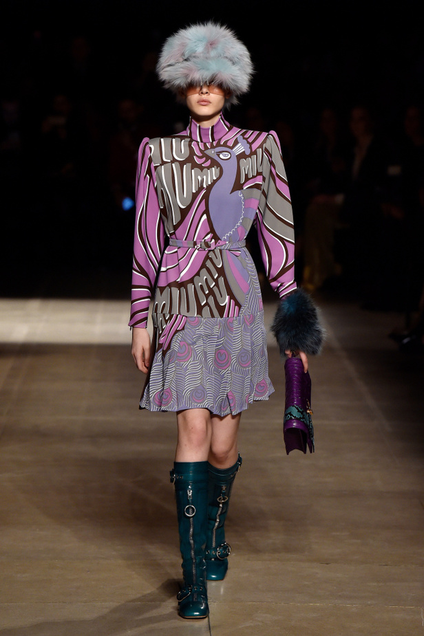 عرض أزياء ميو ميو لموسم خريف وشتاء 2017