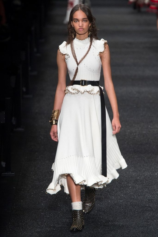 مجموعة الكسندر ماكوين للألبسة الجاهزة لخريف و شتاء 2017