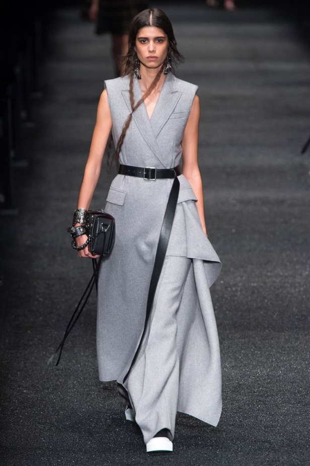 مجموعة الكسندر ماكوين للألبسة الجاهزة لخريف و شتاء 2017