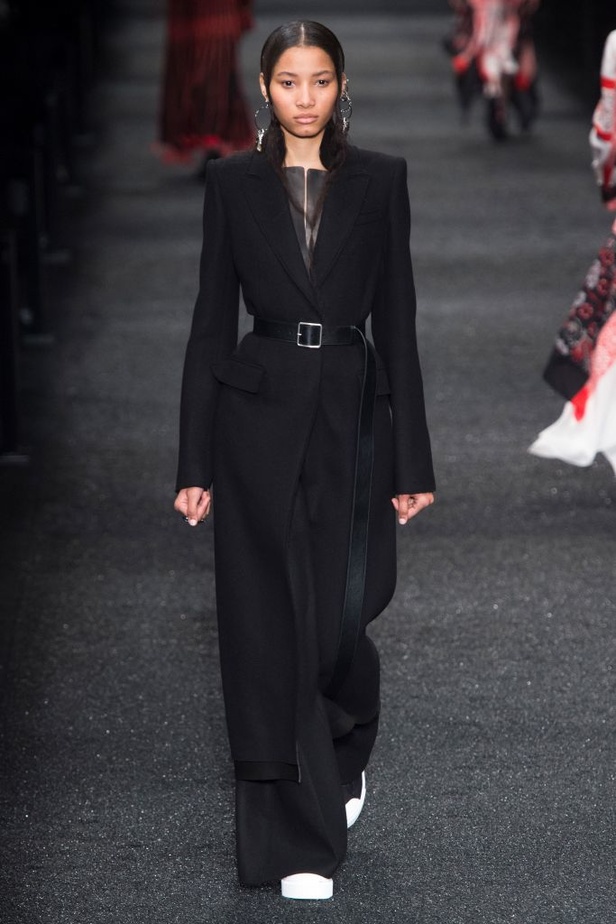 مجموعة الكسندر ماكوين للألبسة الجاهزة لخريف و شتاء 2017