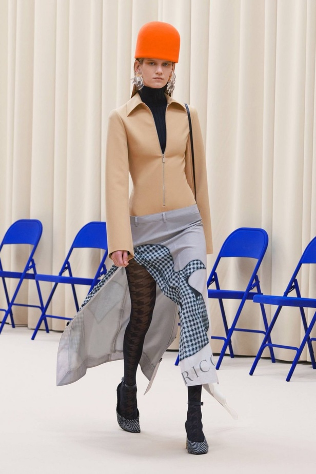 عرض ازياء مجموعة Nina Ricci لخريف وشتاء 2021 من اسبوع الموضة في باريس