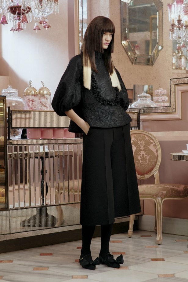 عرض أزياء مجموعة Dice Kayek لموضة خريف وشتاء 2021-2022