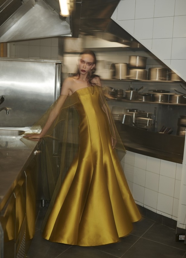 عرض أزياء مجموعة Alexis Mabille لخريف وشتاء 2021-2022