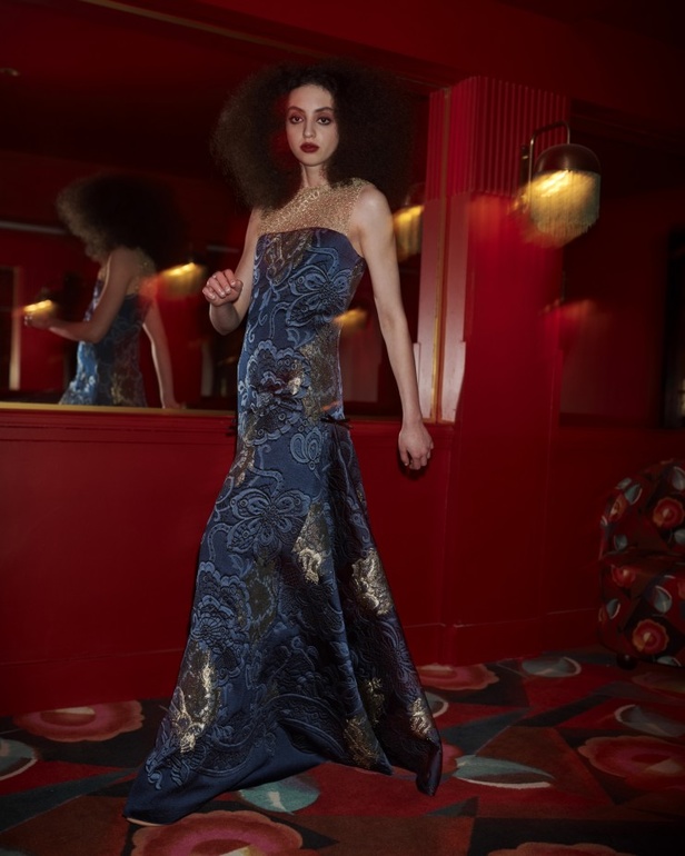 عرض أزياء مجموعة Alexis Mabille لخريف وشتاء 2021-2022