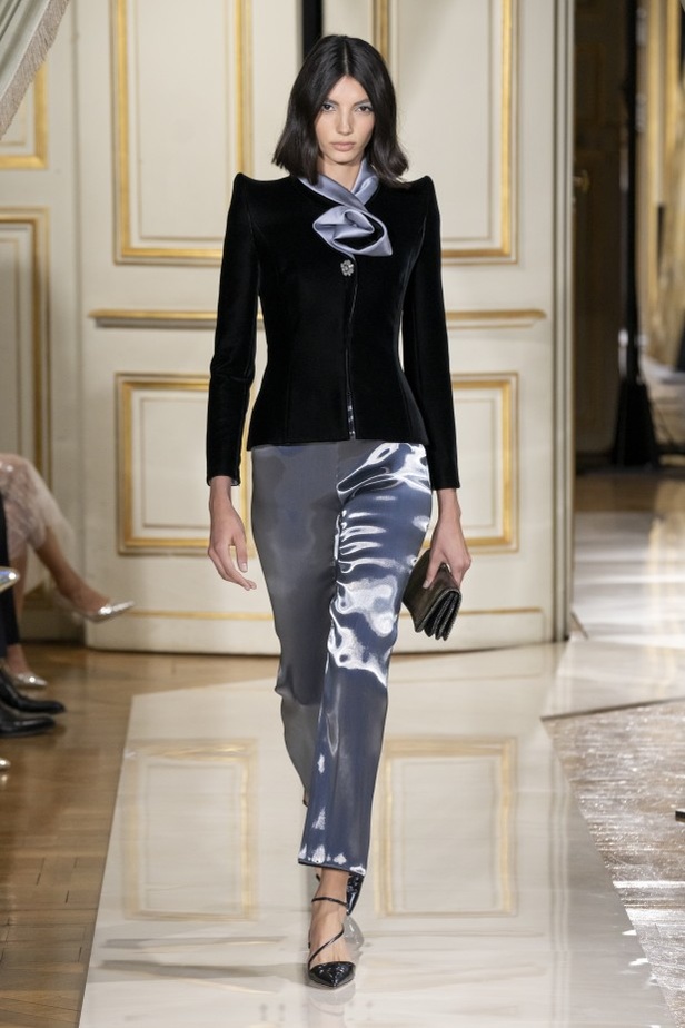 عرض ازياء مجموعة GIORGIO ARMANI PRIVE للهوت كوتور لخريف 2021 في باريس