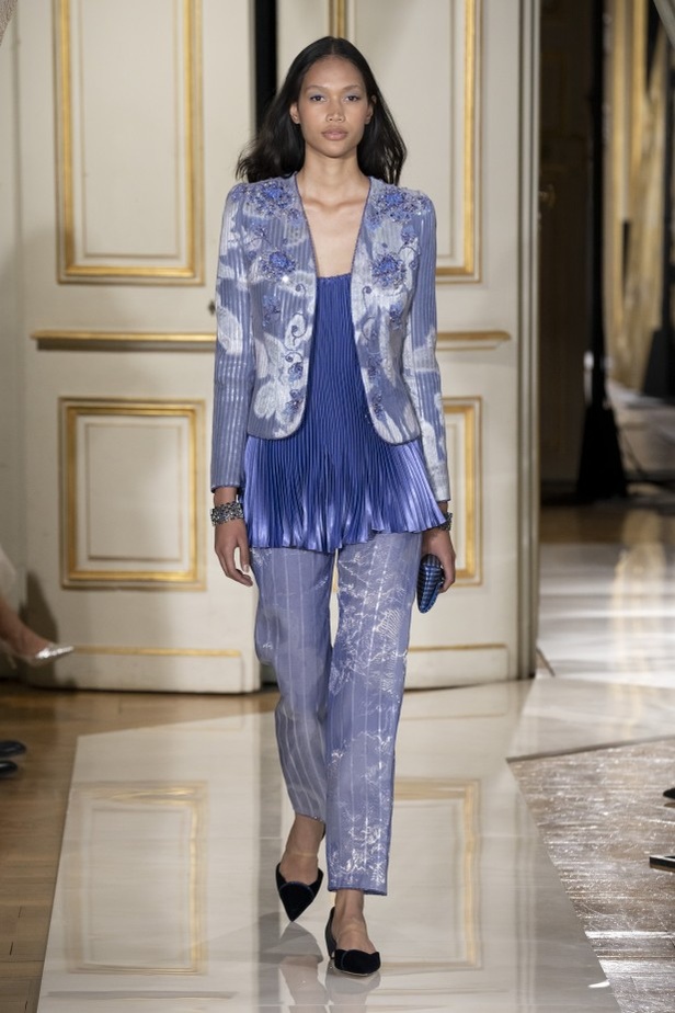 عرض ازياء مجموعة GIORGIO ARMANI PRIVE للهوت كوتور لخريف 2021 في باريس