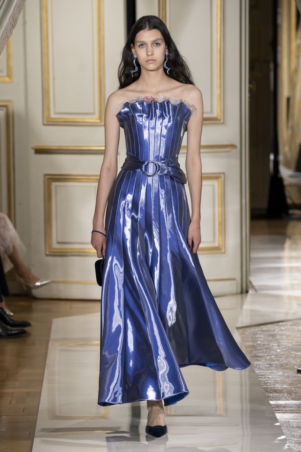 عرض ازياء مجموعة GIORGIO ARMANI PRIVE للهوت كوتور لخريف 2021 في باريس