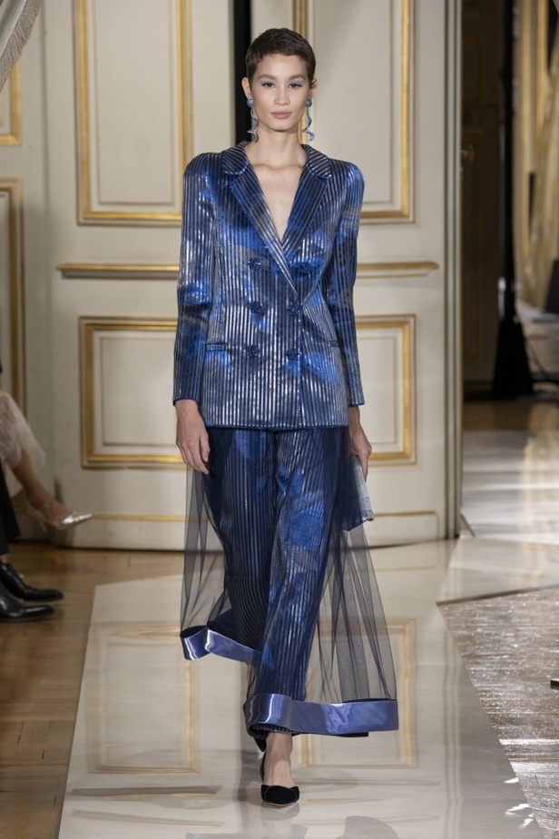 عرض ازياء مجموعة GIORGIO ARMANI PRIVE للهوت كوتور لخريف 2021 في باريس