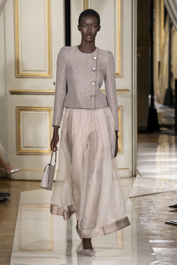 عرض ازياء مجموعة GIORGIO ARMANI PRIVE للهوت كوتور لخريف 2021 في باريس