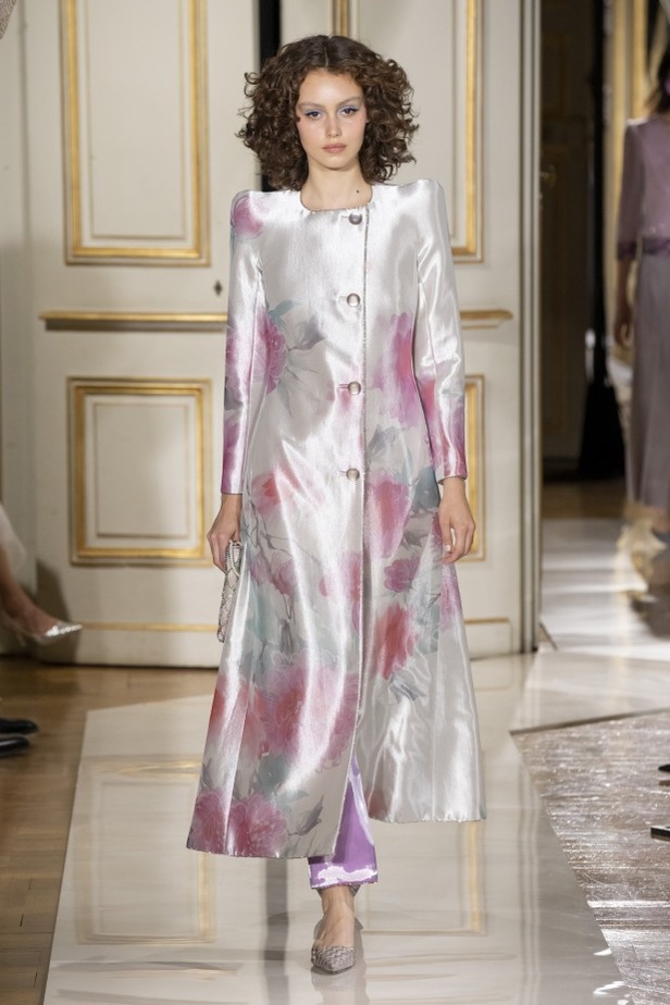 عرض ازياء مجموعة GIORGIO ARMANI PRIVE للهوت كوتور لخريف 2021 في باريس