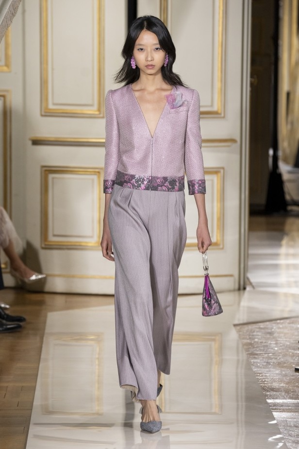 عرض ازياء مجموعة GIORGIO ARMANI PRIVE للهوت كوتور لخريف 2021 في باريس