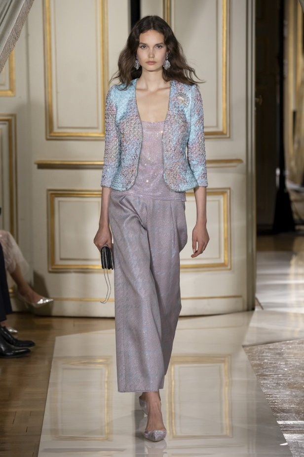 عرض ازياء مجموعة GIORGIO ARMANI PRIVE للهوت كوتور لخريف 2021 في باريس