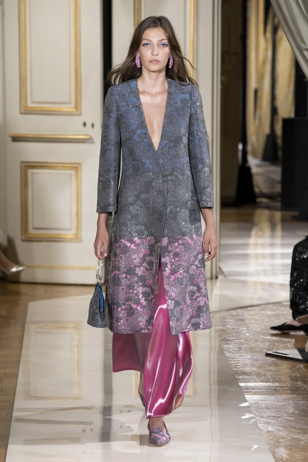 عرض ازياء مجموعة GIORGIO ARMANI PRIVE للهوت كوتور لخريف 2021 في باريس