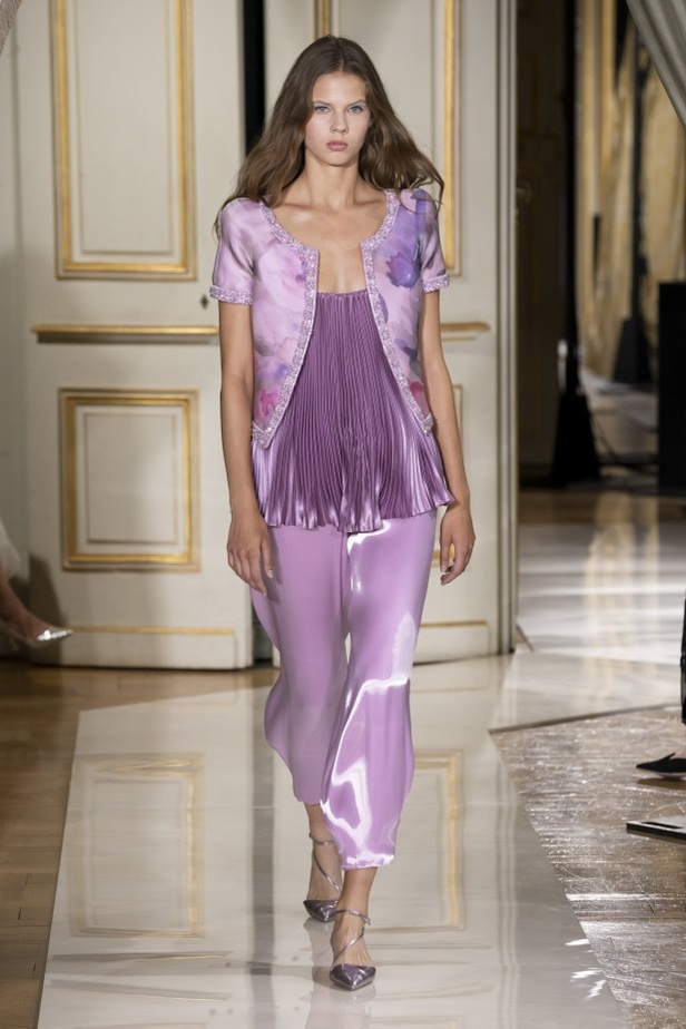 عرض ازياء مجموعة GIORGIO ARMANI PRIVE للهوت كوتور لخريف 2021 في باريس