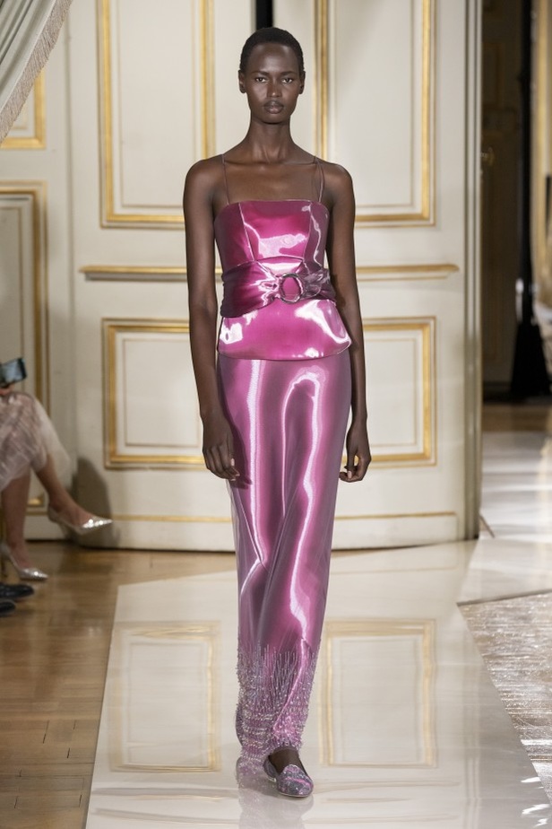 عرض ازياء مجموعة GIORGIO ARMANI PRIVE للهوت كوتور لخريف 2021 في باريس