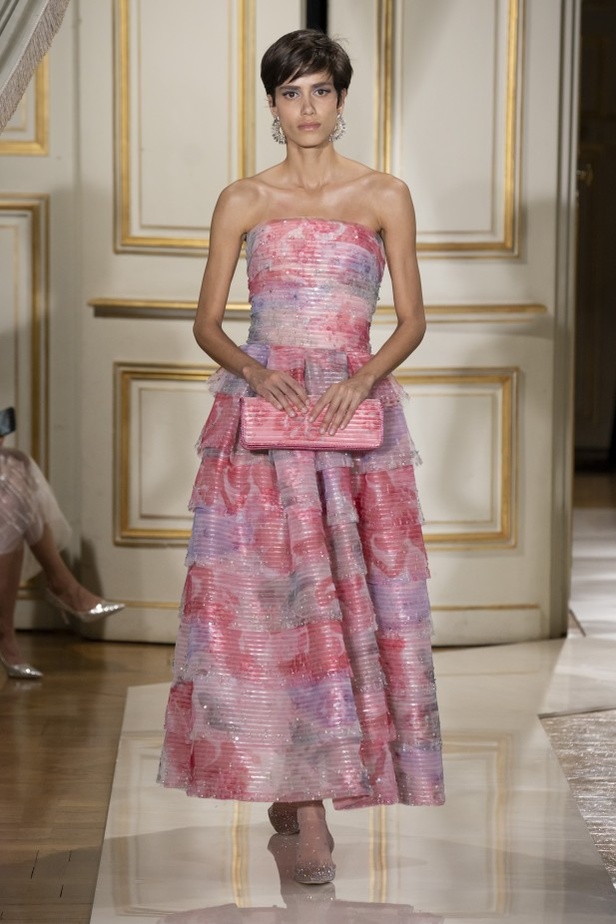 عرض ازياء مجموعة GIORGIO ARMANI PRIVE للهوت كوتور لخريف 2021 في باريس