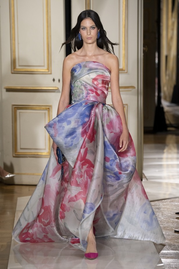 عرض ازياء مجموعة GIORGIO ARMANI PRIVE للهوت كوتور لخريف 2021 في باريس