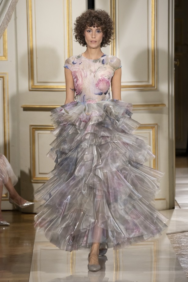 عرض ازياء مجموعة GIORGIO ARMANI PRIVE للهوت كوتور لخريف 2021 في باريس