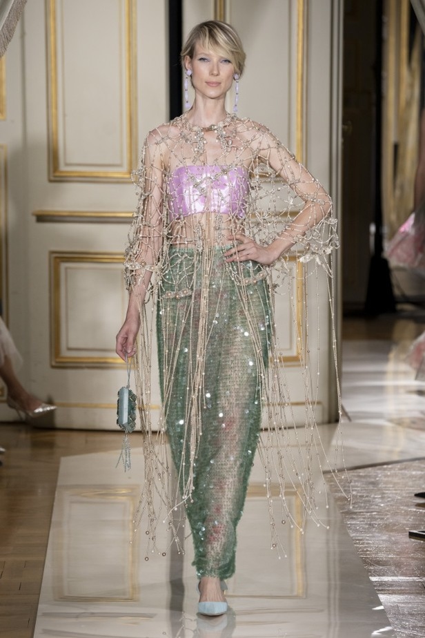 عرض ازياء مجموعة GIORGIO ARMANI PRIVE للهوت كوتور لخريف 2021 في باريس