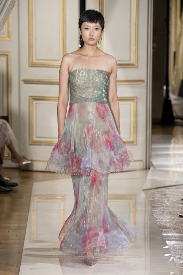 عرض ازياء مجموعة GIORGIO ARMANI PRIVE للهوت كوتور لخريف 2021 في باريس