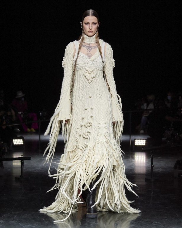 من مجموعة Jean Paul Gaultier للهوت كوتور لموسم خريف وشتاء 2021-2022