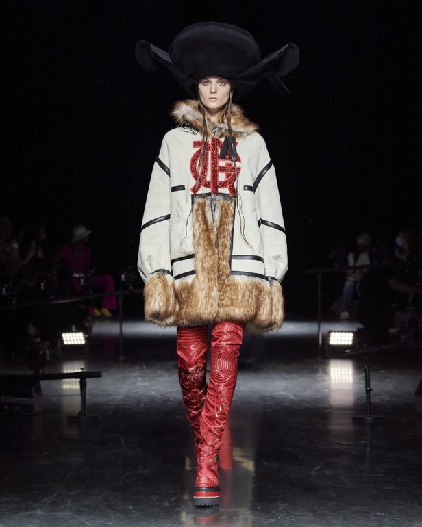 من مجموعة Jean Paul Gaultier للهوت كوتور لموسم خريف وشتاء 2021-2022