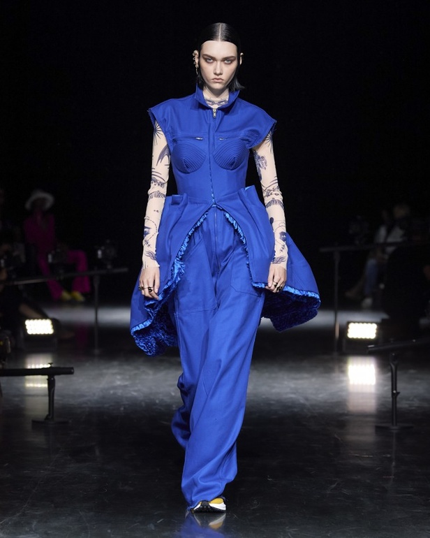 من مجموعة Jean Paul Gaultier للهوت كوتور لموسم خريف وشتاء 2021-2022