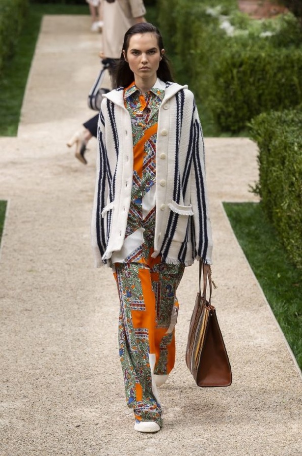 توري بورش تنقلنا الى ربيع وصيف 2019 بتصاميم عصرية وانيقة