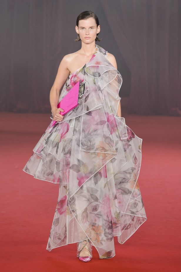 مجموعة أزياء اوف وايت لربيع ٢٠١٨