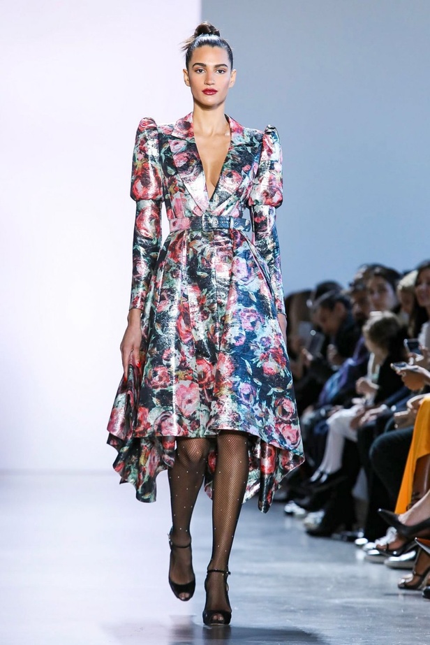 عرض ازياء BADGLEY MISCHKA في اسبوع الموضة في نيويورك 2020 لموسم الخريف والشتاء