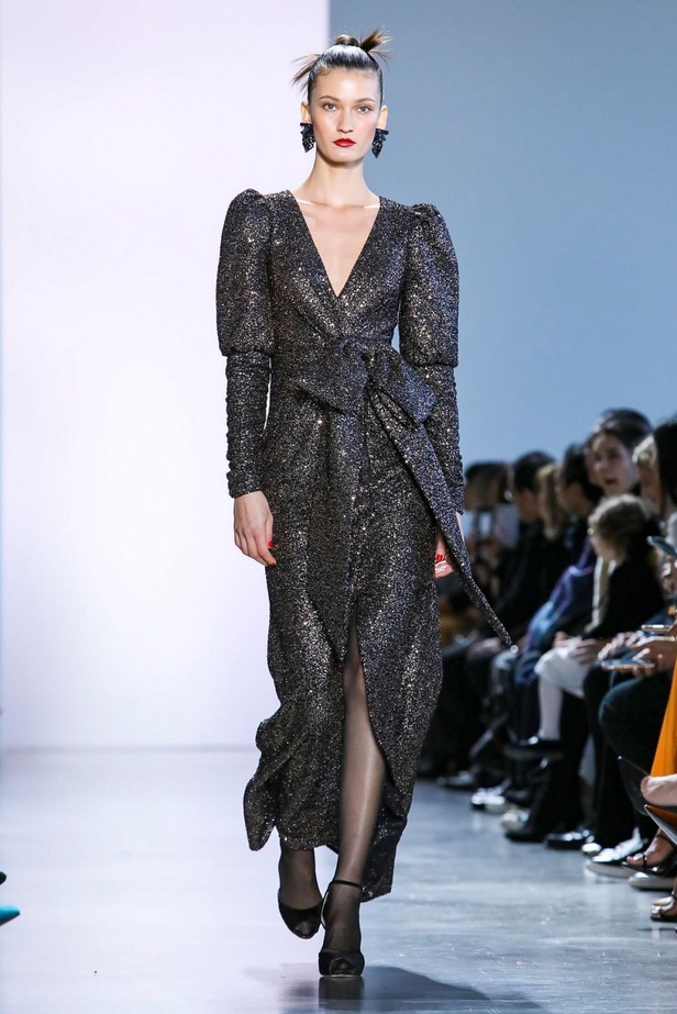 عرض ازياء BADGLEY MISCHKA في اسبوع الموضة في نيويورك 2020 لموسم الخريف والشتاء