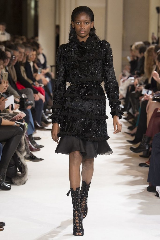 مجموعة جيامباتيستا فالي Giambattista Valli لخريف وشتاء 2017