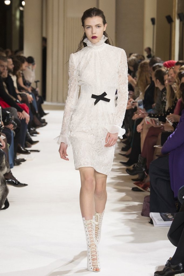 مجموعة جيامباتيستا فالي Giambattista Valli لخريف وشتاء 2017