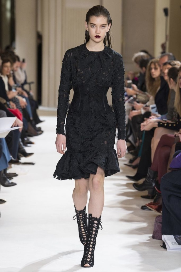 مجموعة جيامباتيستا فالي Giambattista Valli لخريف وشتاء 2017