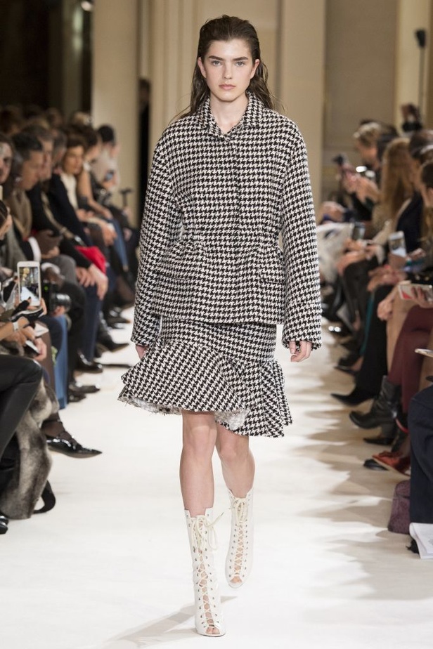 مجموعة جيامباتيستا فالي Giambattista Valli لخريف وشتاء 2017