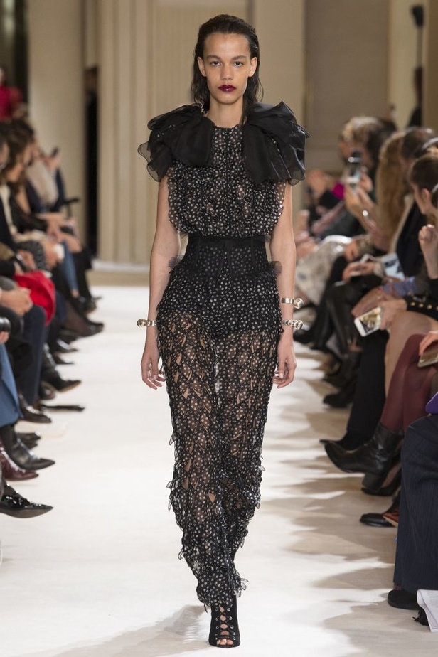 مجموعة جيامباتيستا فالي Giambattista Valli لخريف وشتاء 2017