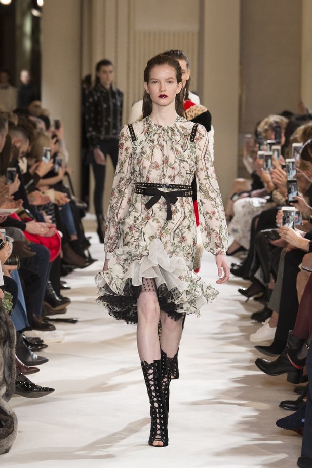 مجموعة جيامباتيستا فالي Giambattista Valli لخريف وشتاء 2017