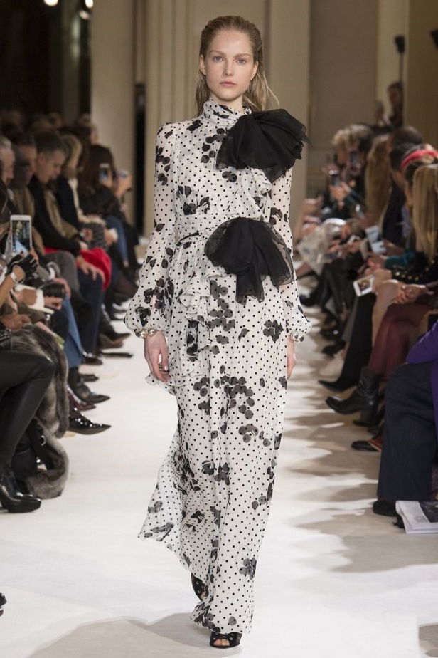 مجموعة جيامباتيستا فالي Giambattista Valli لخريف وشتاء 2017