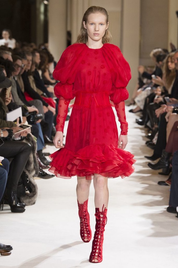 مجموعة جيامباتيستا فالي Giambattista Valli لخريف وشتاء 2017