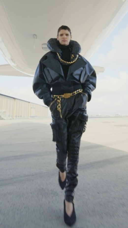 عرض أزياء Balmain لخريف وشتاء 2021-2022