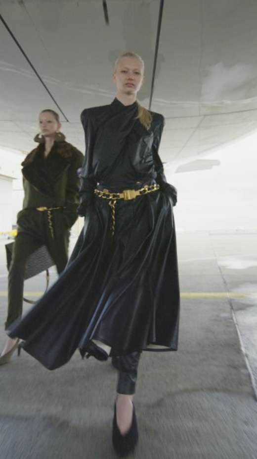 عرض أزياء Balmain لخريف وشتاء 2021-2022