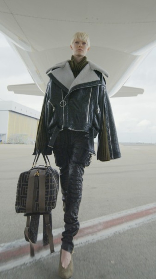 عرض أزياء Balmain لخريف وشتاء 2021-2022