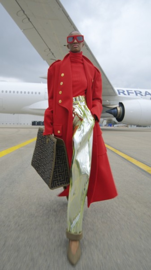 عرض أزياء Balmain لخريف وشتاء 2021-2022