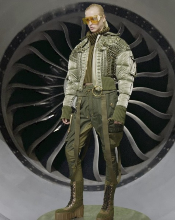 عرض أزياء Balmain لخريف وشتاء 2021-2022