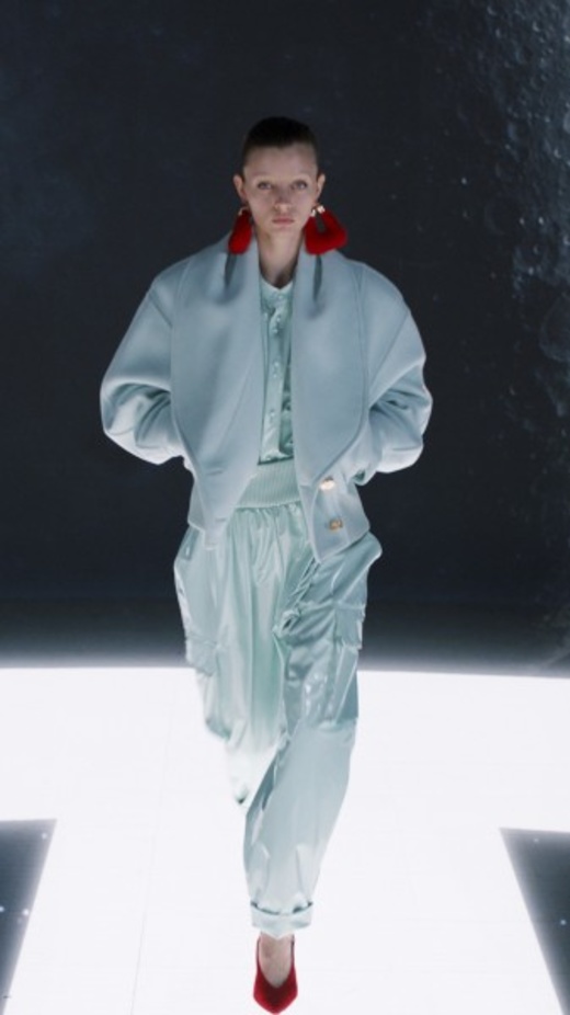 عرض أزياء Balmain لخريف وشتاء 2021-2022