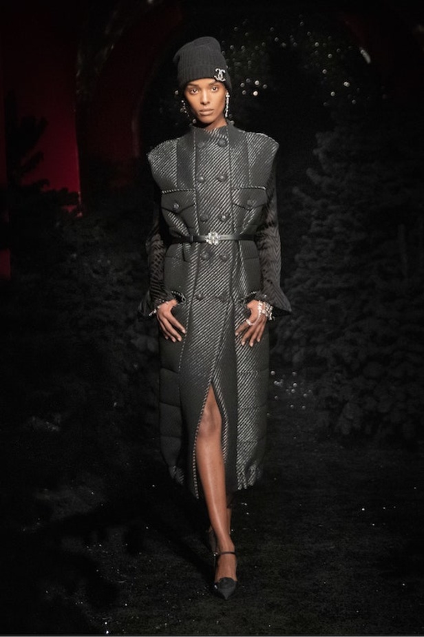 عرض ازياء دار شانيل لموسم خريف وشتاء 2021