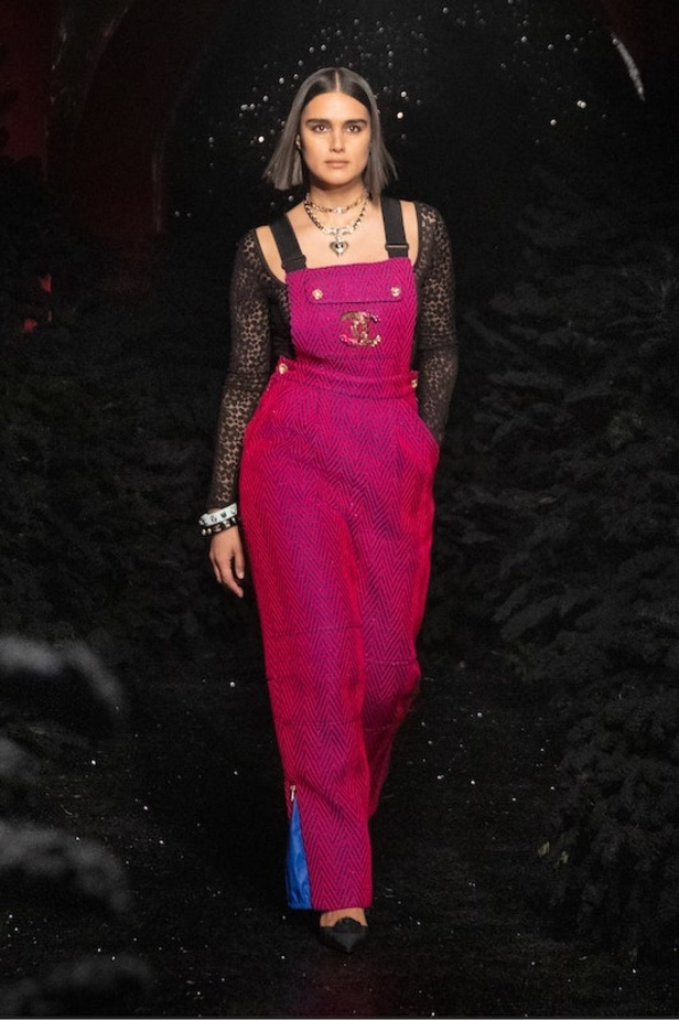 عرض ازياء دار شانيل لموسم خريف وشتاء 2021