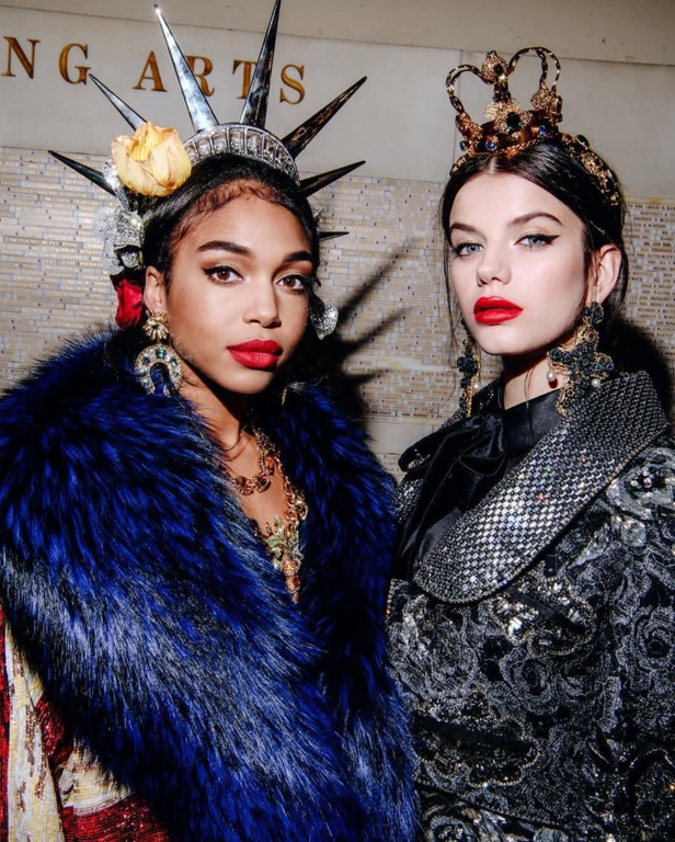 فساتين سهرة  مبتكرة في عرض دولتشي آند غابانا التامودا في نيويورك