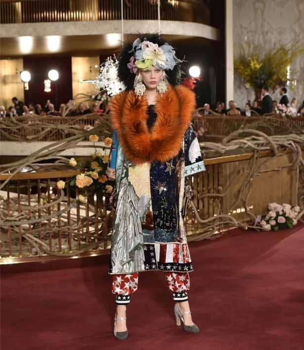 فساتين سهرة  مبتكرة في عرض دولتشي آند غابانا التامودا في نيويورك