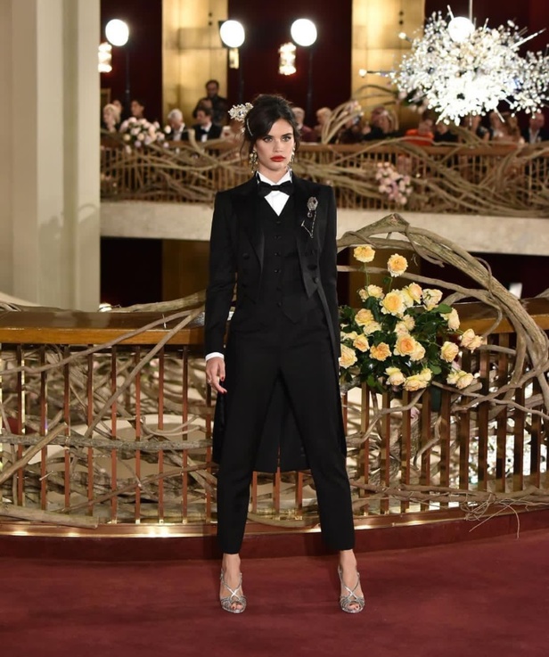 فساتين سهرة  مبتكرة في عرض دولتشي آند غابانا التامودا في نيويورك